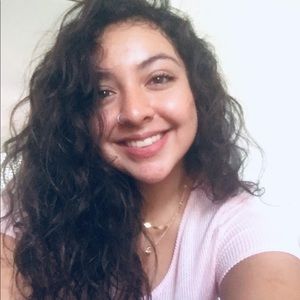 Meet your Posher, Mireya